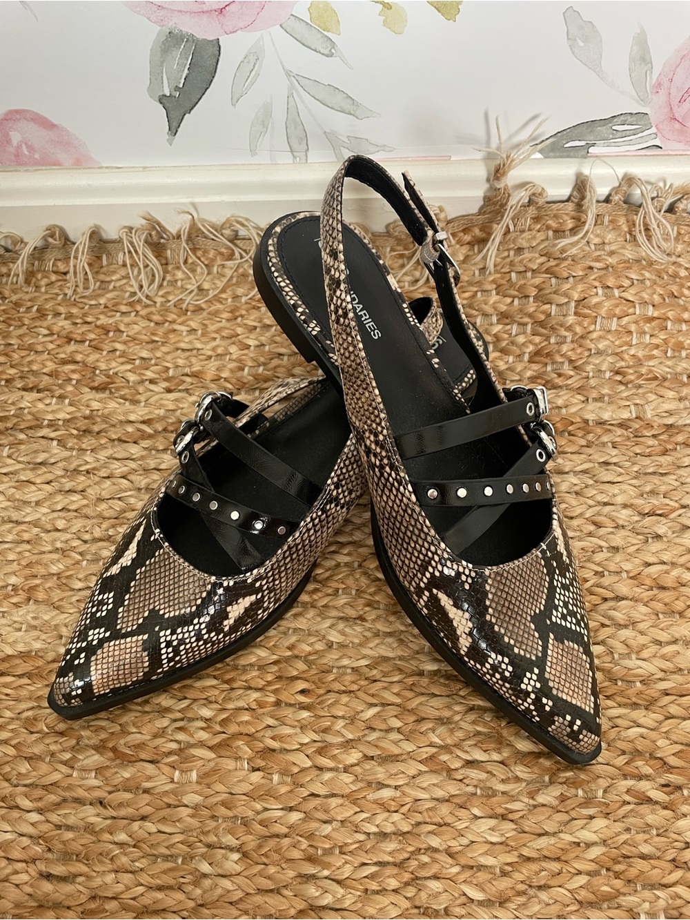 NWOT No Boundaries Black White Snake Print Pointed Mules 9 Animal Print Toe Fall - Picture 8 of 8